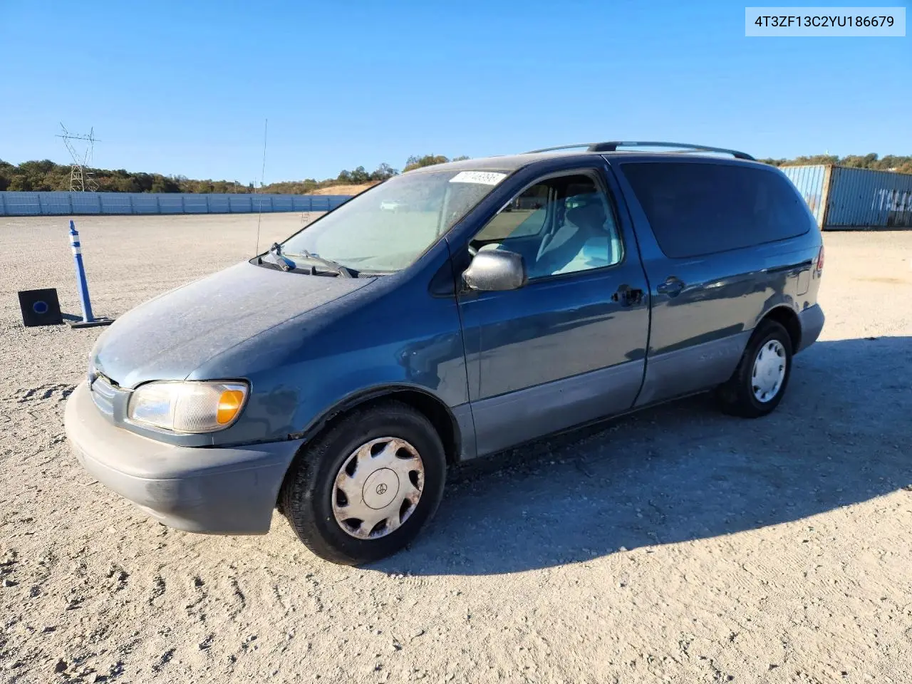 TOYOTA SIENNA 2000, VIN 4T3ZF13C2YU186679