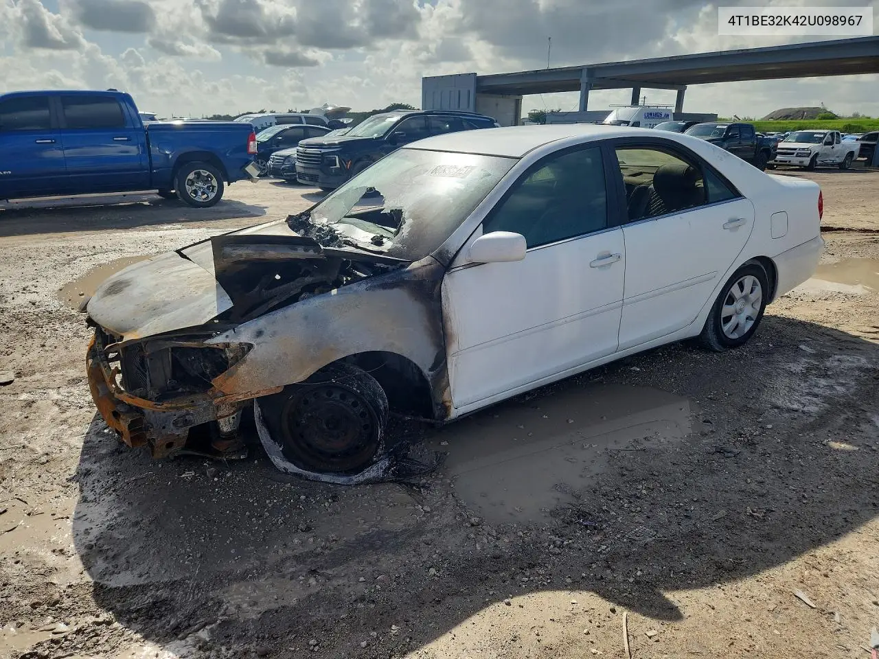 TOYOTA CAMRY 2002, VIN 4T1BE32K42U098967