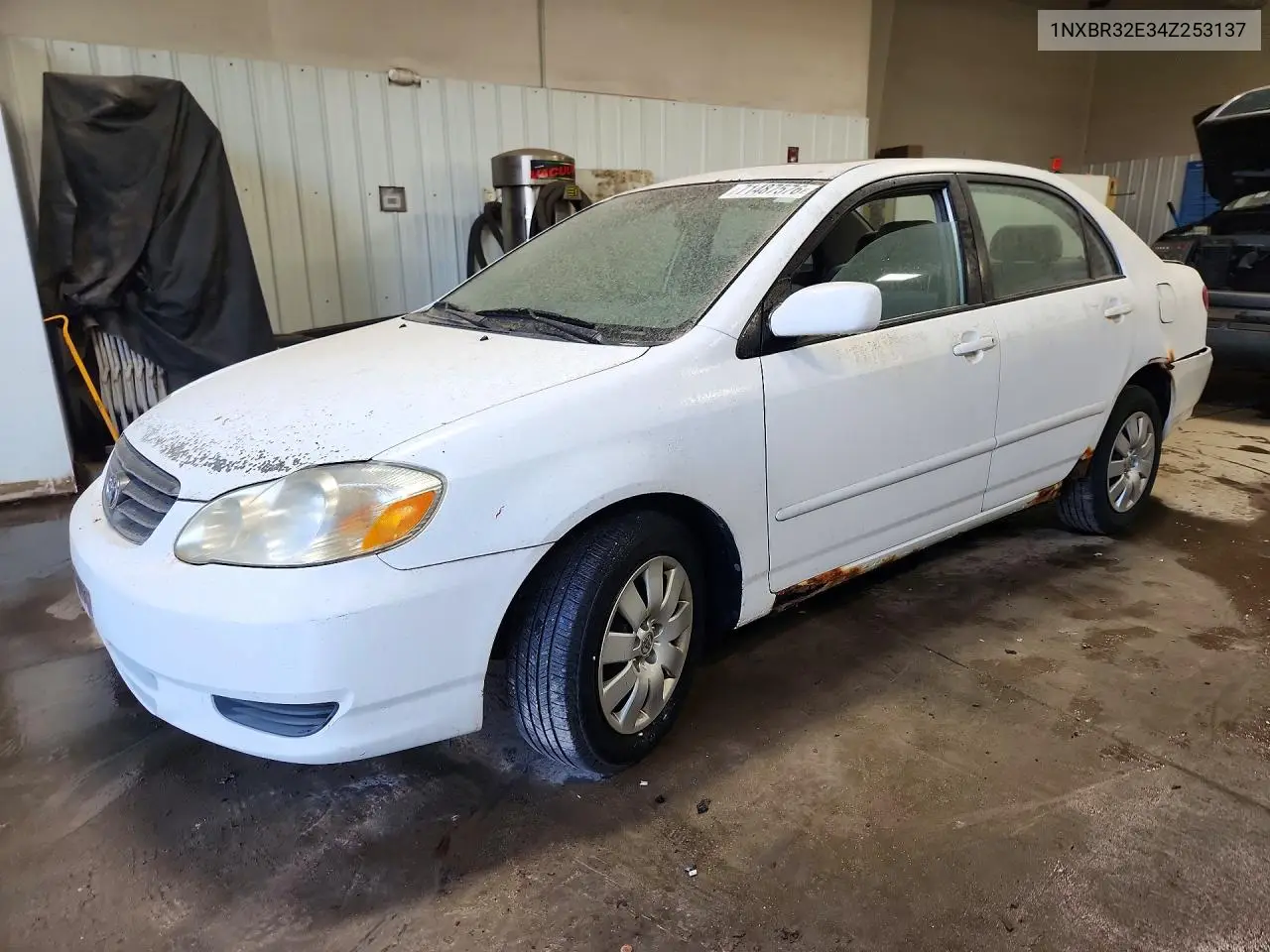 TOYOTA COROLLA 2004, VIN 1NXBR32E34Z253137