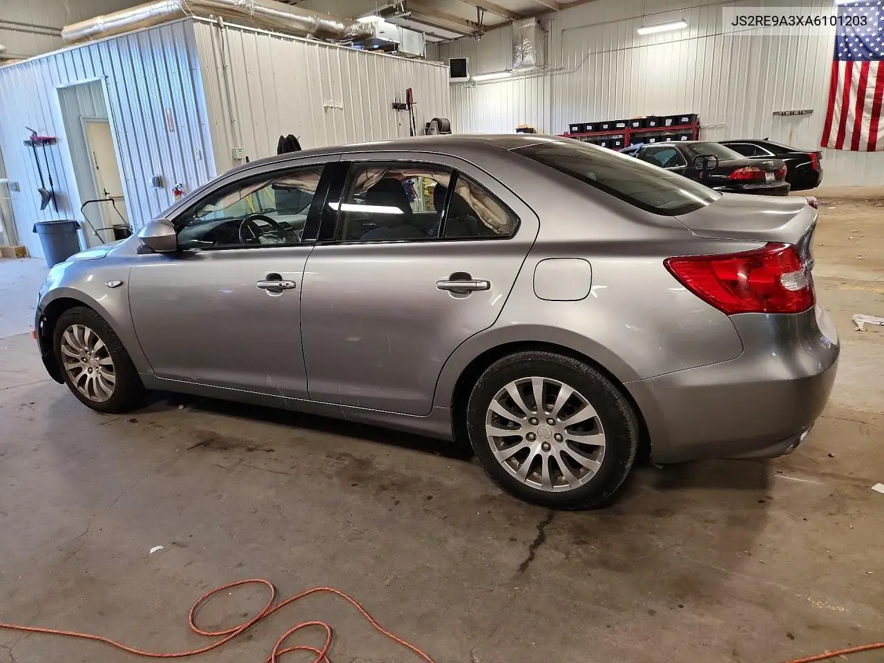 2010 SUZUKI KIZASHI VIN JS2RE9A3XA6101203 — фото 2