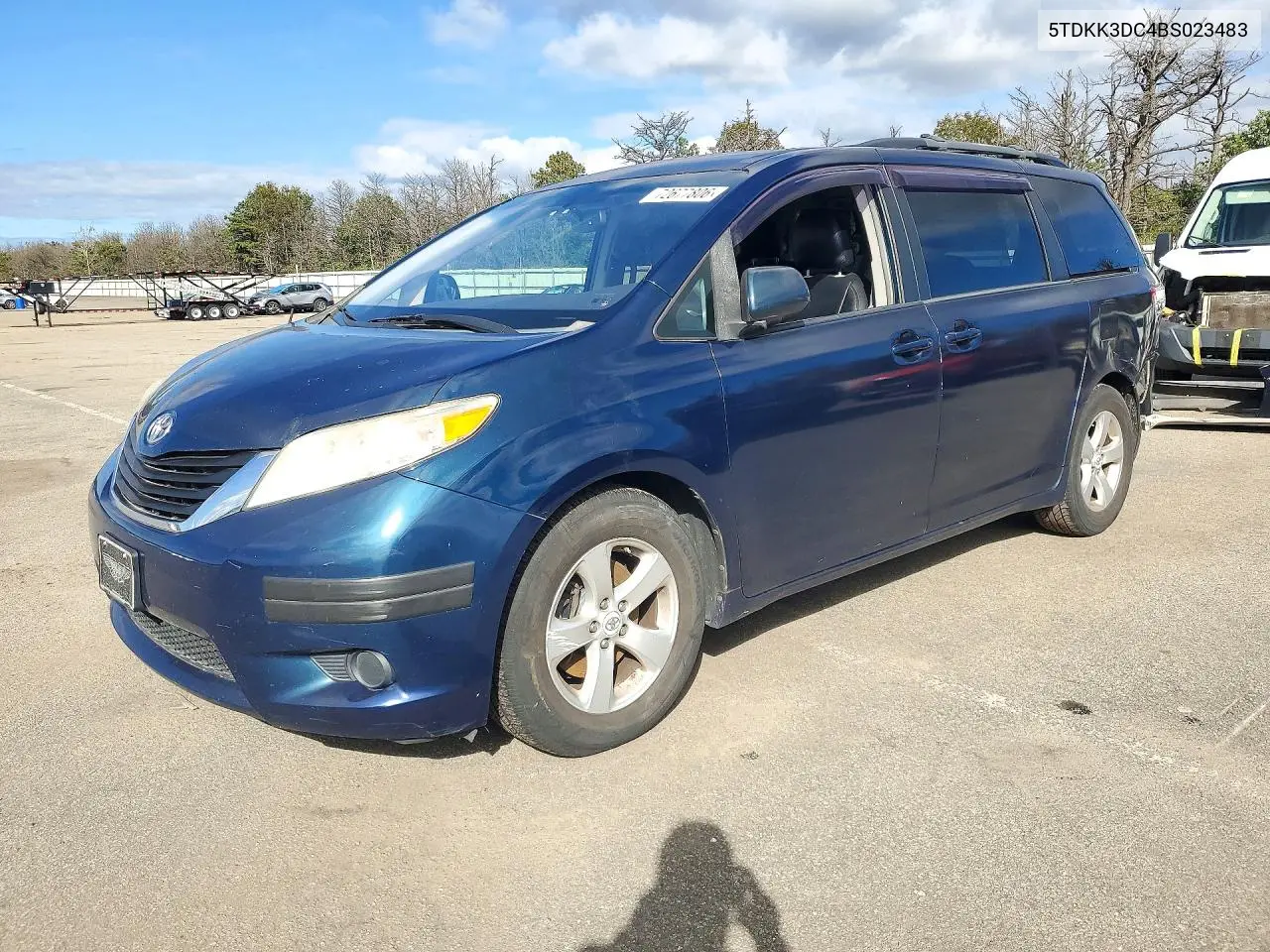 TOYOTA SIENNA 2011, VIN 5TDKK3DC4BS023483