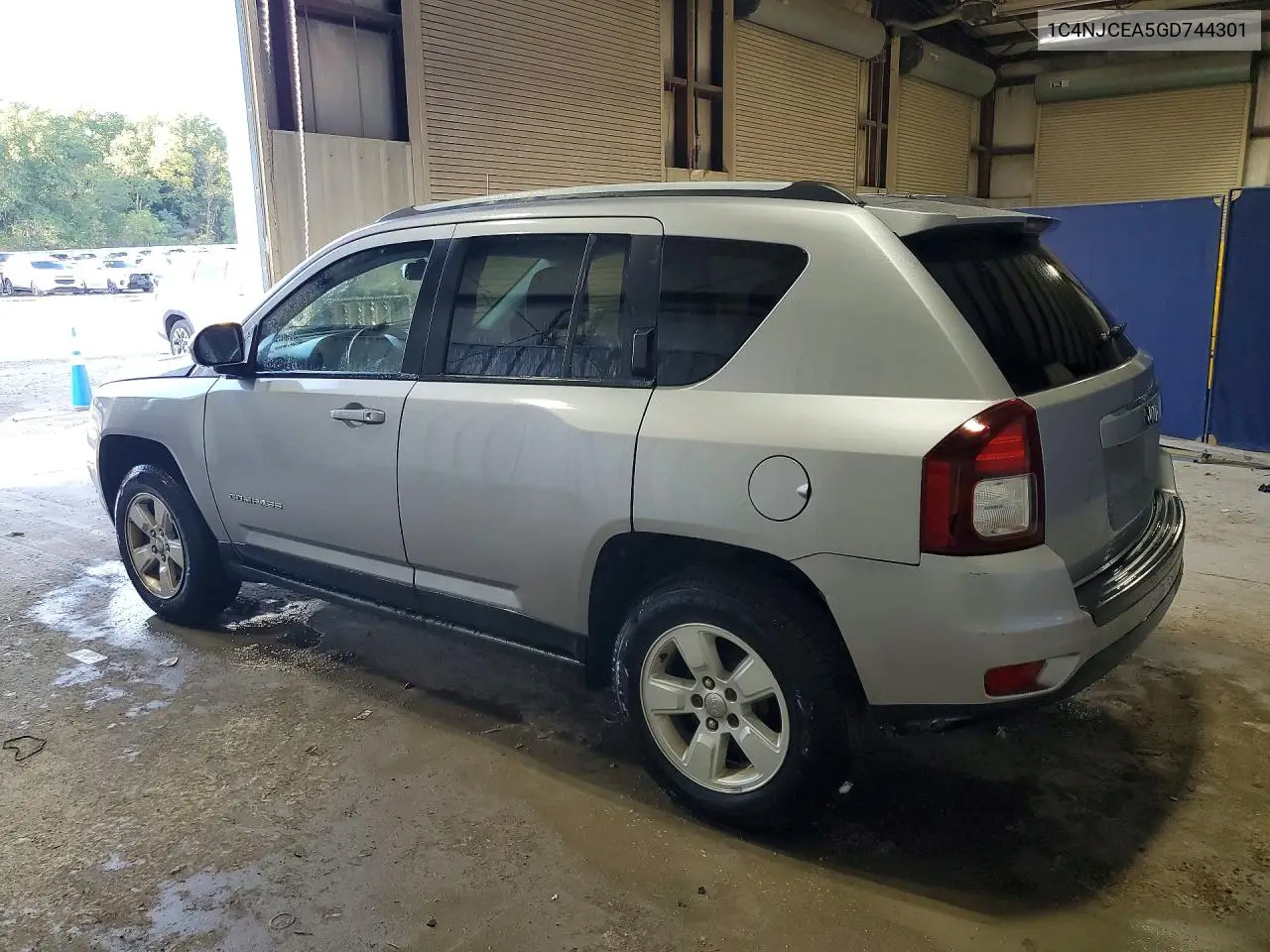 2016 JEEP COMPASS VIN 1C4NJCEA5GD744301 — фото 2