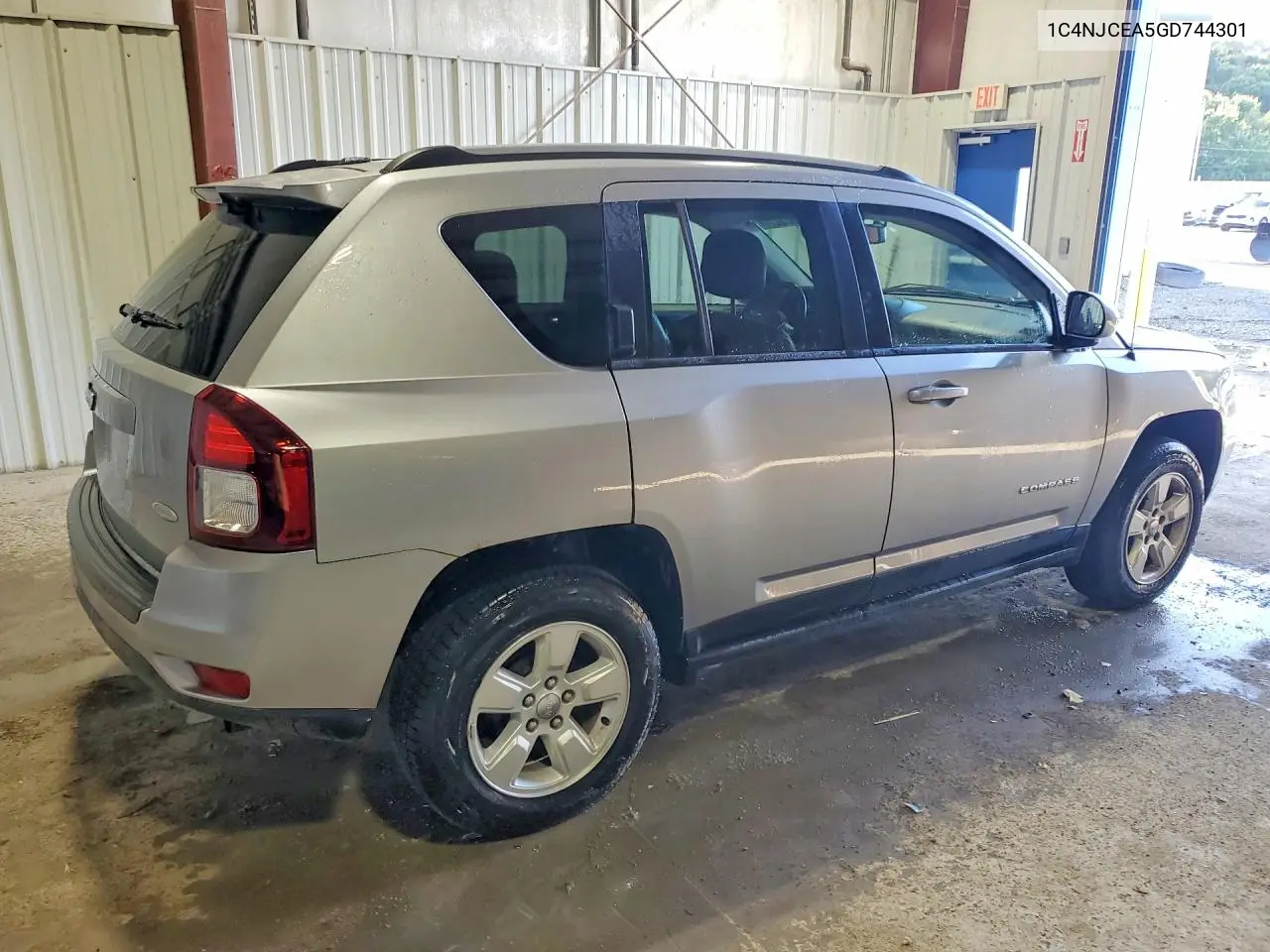 2016 JEEP COMPASS VIN 1C4NJCEA5GD744301 — фото 3
