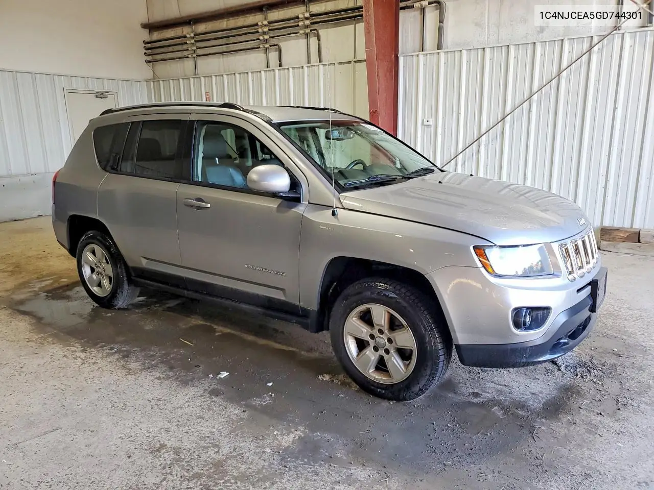 2016 JEEP COMPASS VIN 1C4NJCEA5GD744301 — фото 4