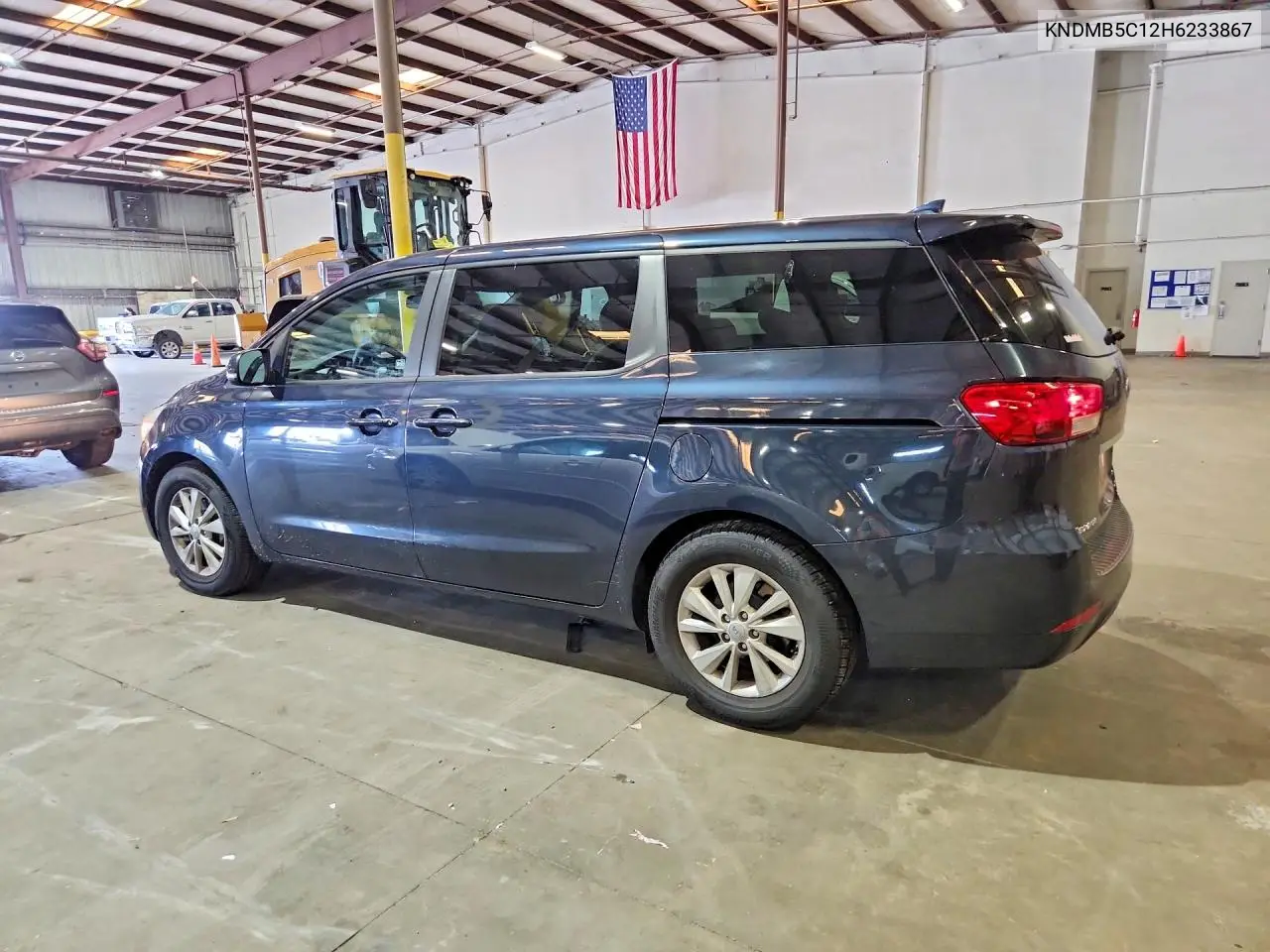 2017 KIA SEDONA VIN KNDMB5C12H6233867 — фото 2