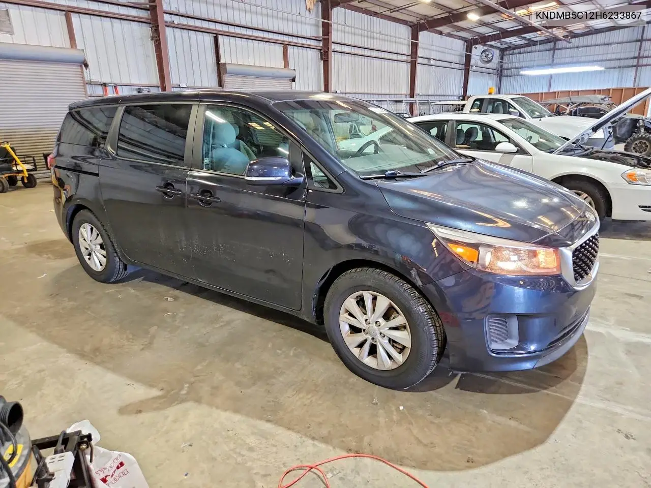 2017 KIA SEDONA VIN KNDMB5C12H6233867 — фото 4