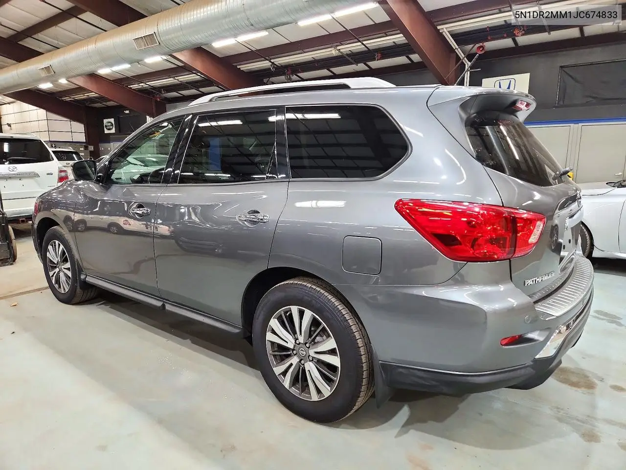 2018 NISSAN PATHFINDER VIN 5N1DR2MM1JC674833 — фото 2