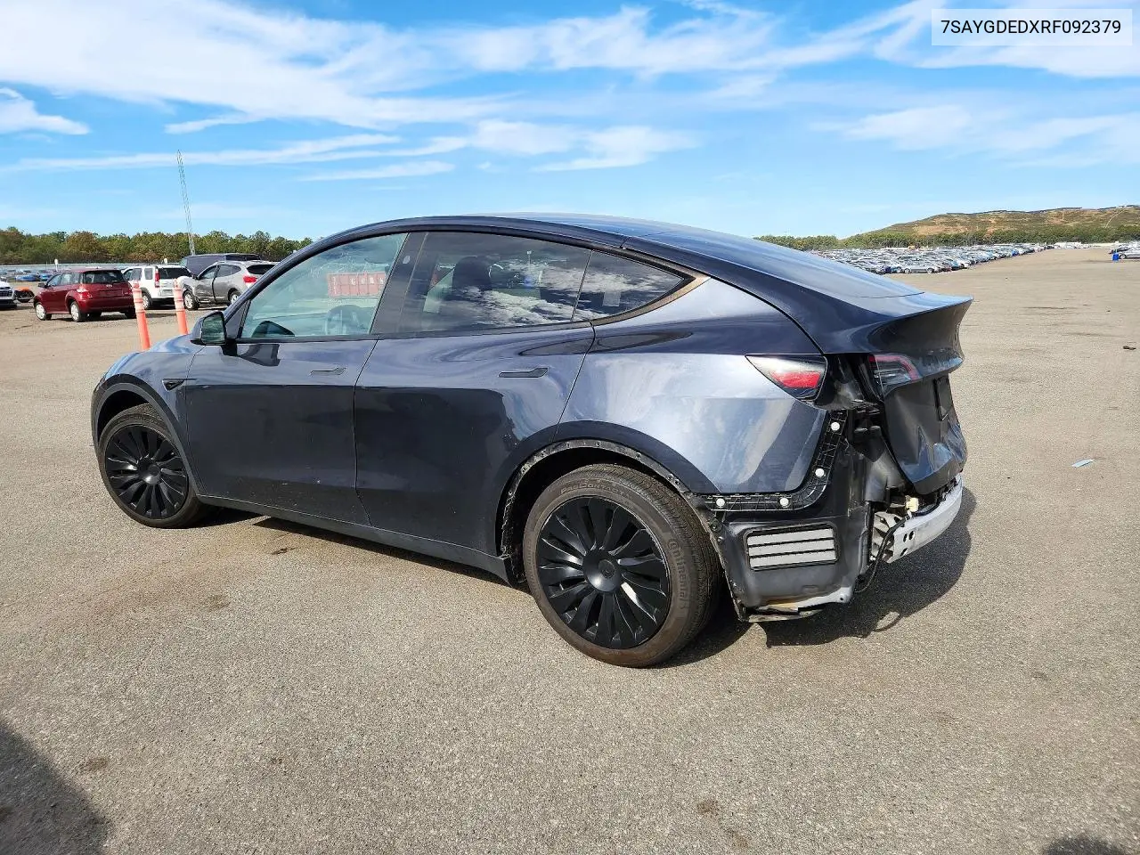 2024 TESLA MODEL Y VIN 7SAYGDEDXRF092379 — фото 2