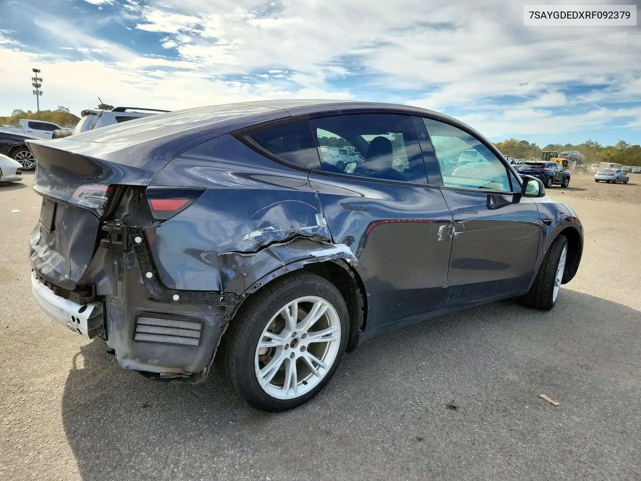 2024 TESLA MODEL Y VIN 7SAYGDEDXRF092379 — фото 3