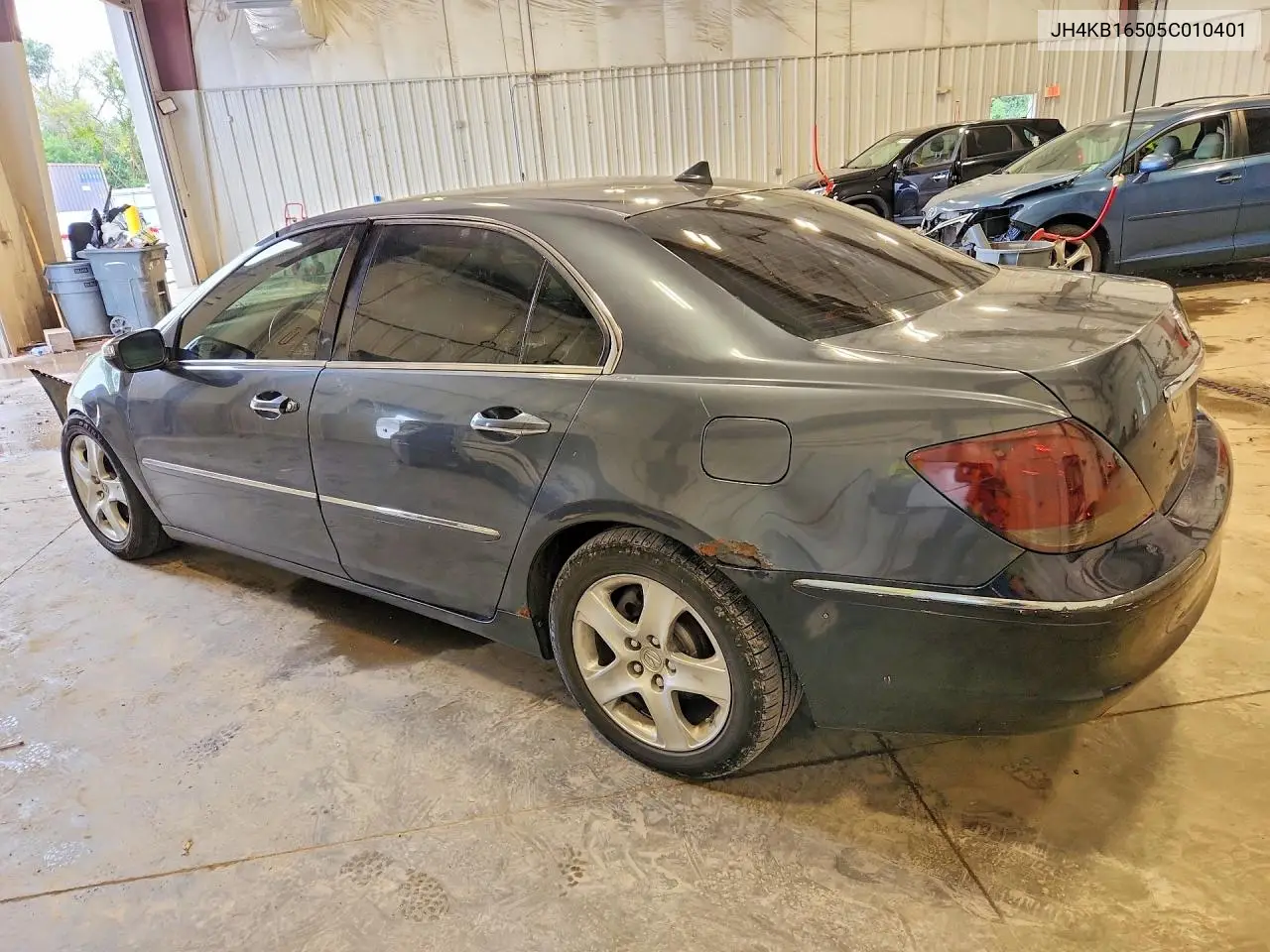 2005 ACURA RL VIN JH4KB16505C010401 — фото 2