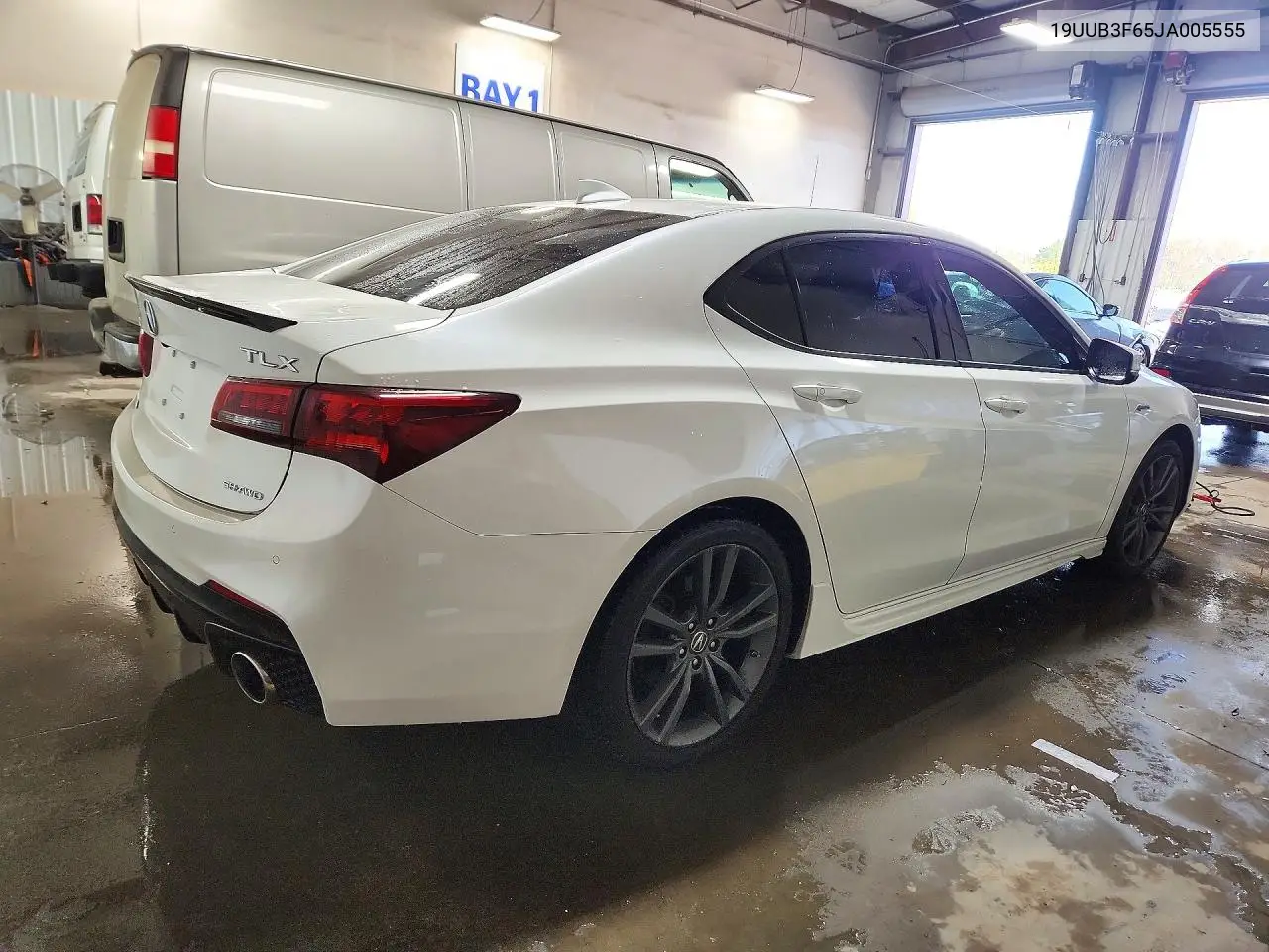 2018 ACURA TLX VIN 19UUB3F65JA005555 — фото 3