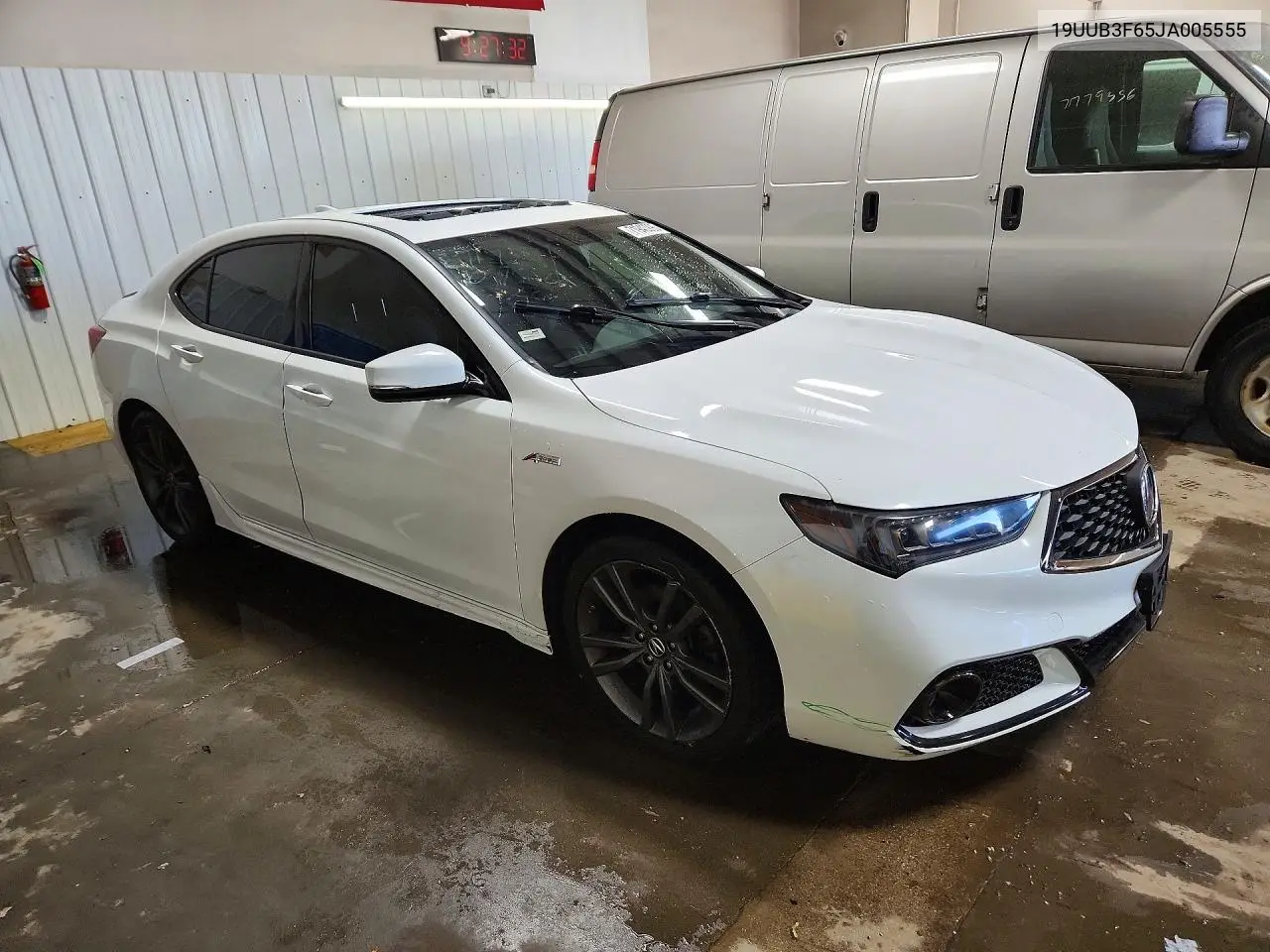 2018 ACURA TLX VIN 19UUB3F65JA005555 — фото 4