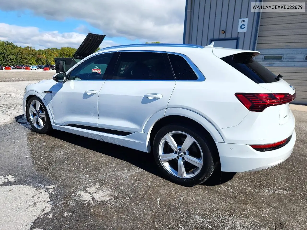 2019 AUDI E-TRON VIN WA1LAAGEXKB022879 — фото 2