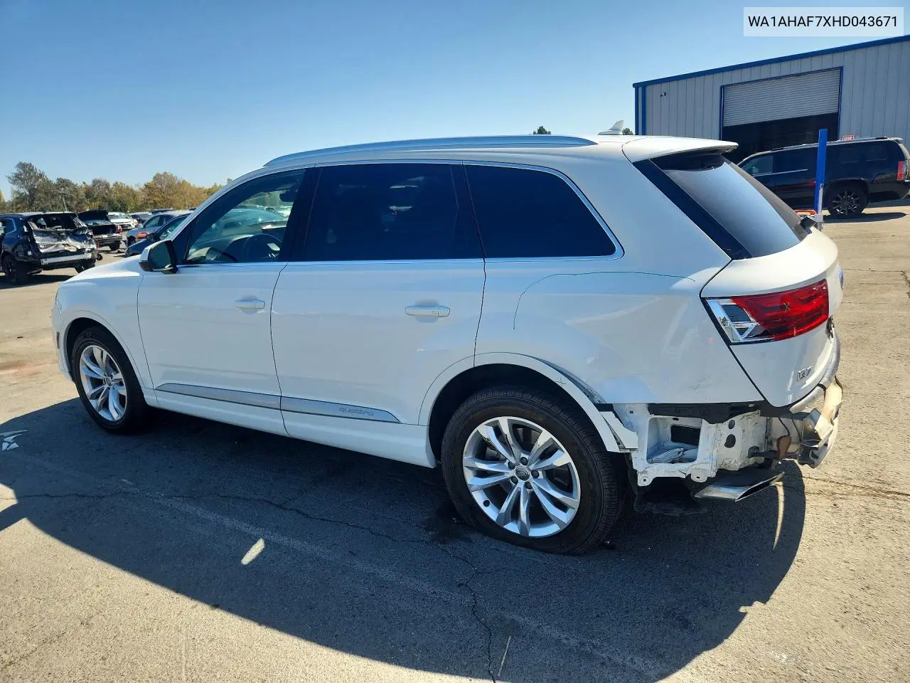 2017 AUDI Q7 VIN WA1AHAF7XHD043671 — фото 2