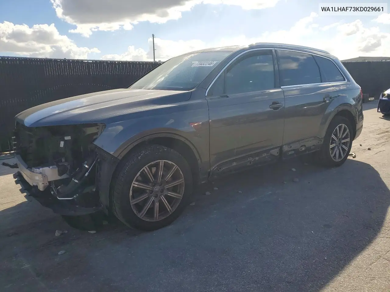 AUDI Q7 2019, VIN WA1LHAF73KD029661