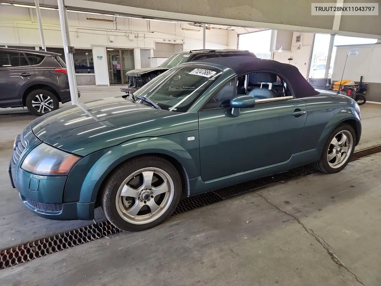 AUDI TT 2001, VIN TRUUT28NX11043797