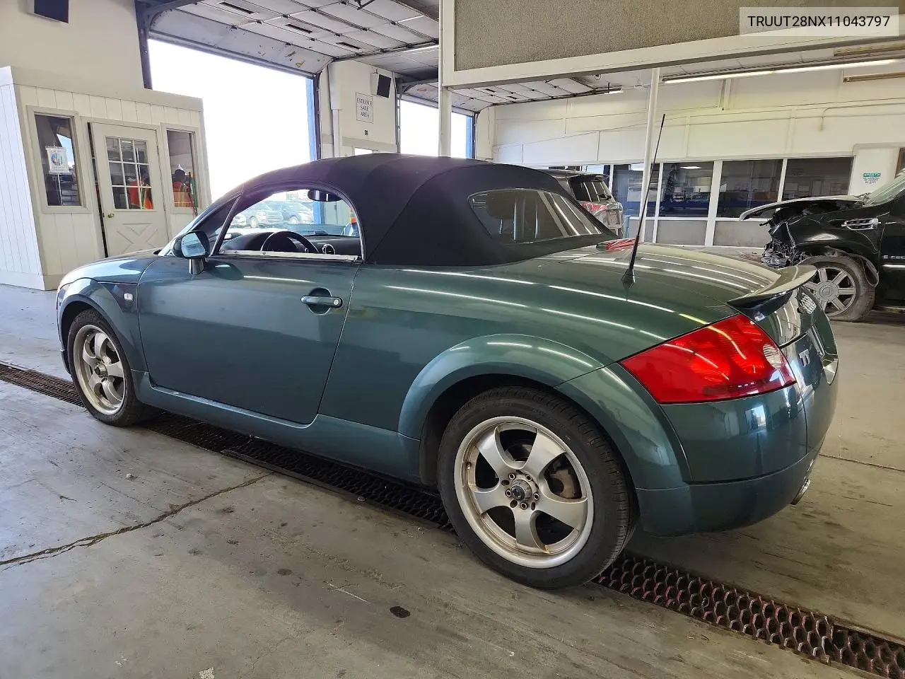 2001 AUDI TT VIN TRUUT28NX11043797 — фото 2