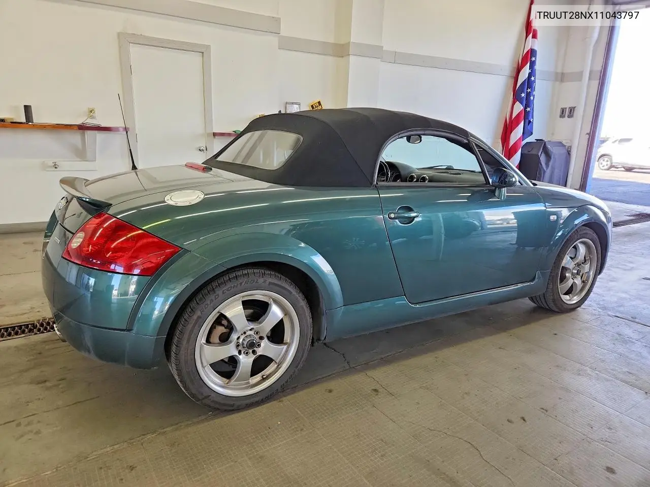 2001 AUDI TT VIN TRUUT28NX11043797 — фото 3