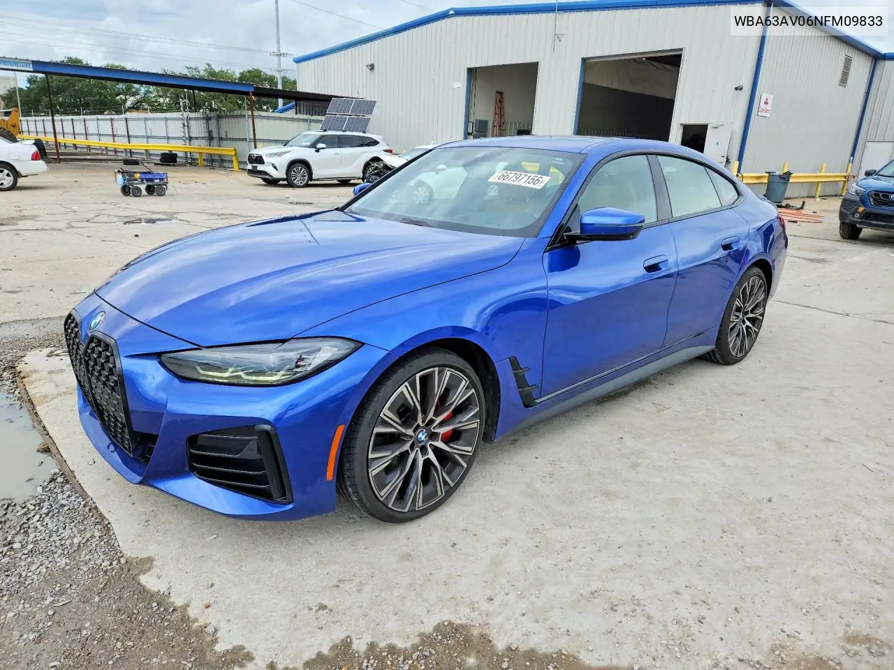 BMW 4ER 2022, VIN WBA63AV06NFM09833