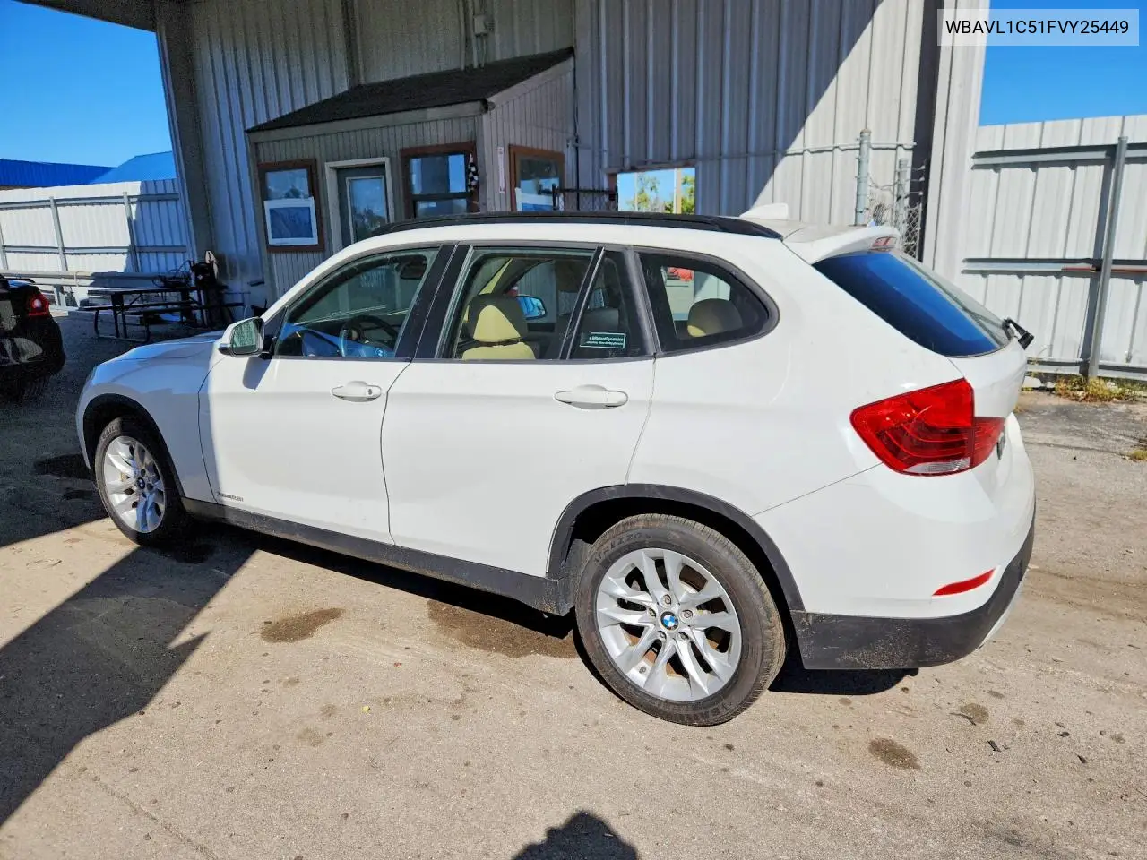 2015 BMW X1 VIN WBAVL1C51FVY25449 — фото 2