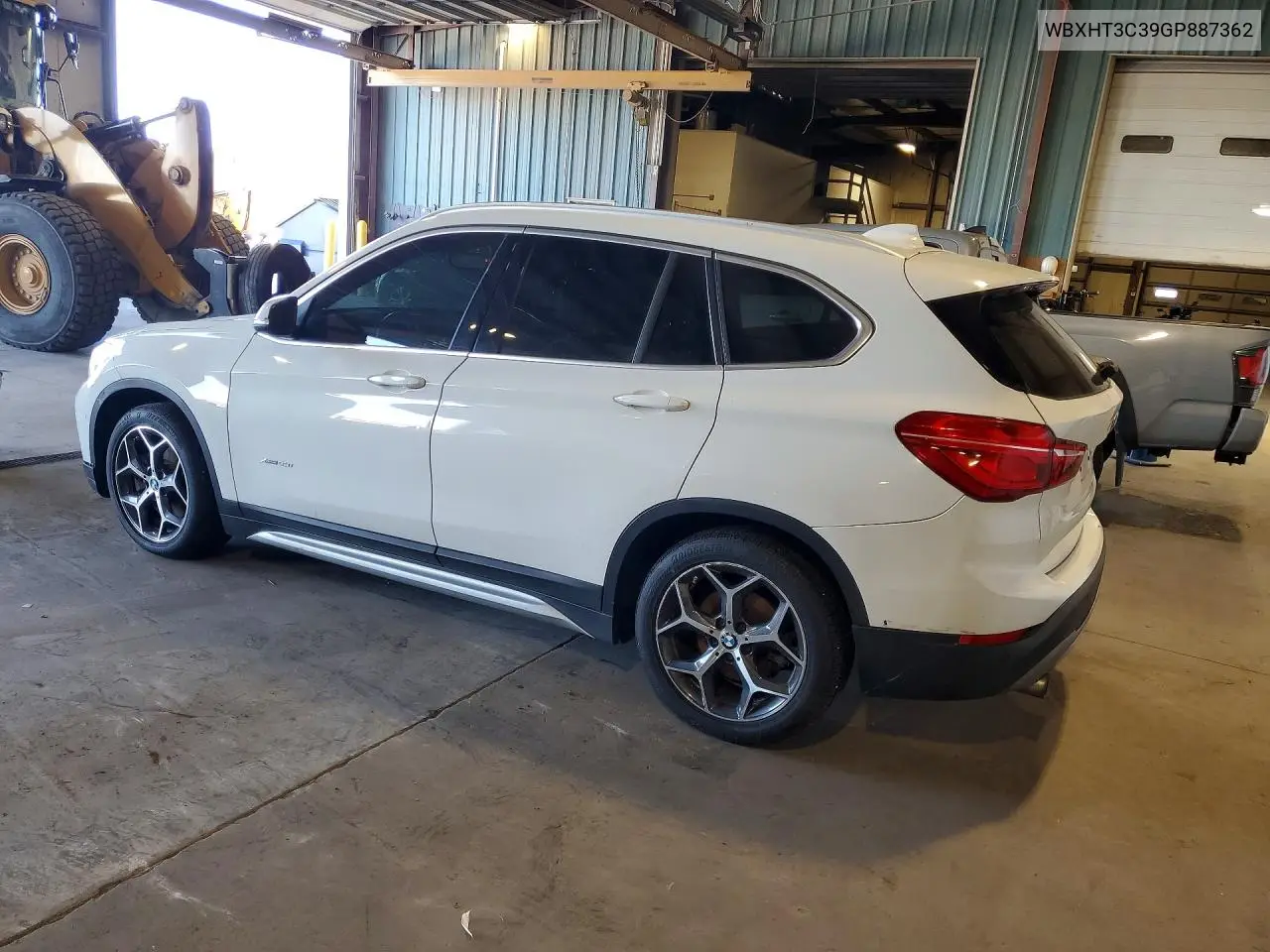 2016 BMW X1 VIN WBXHT3C39GP887362 — фото 2