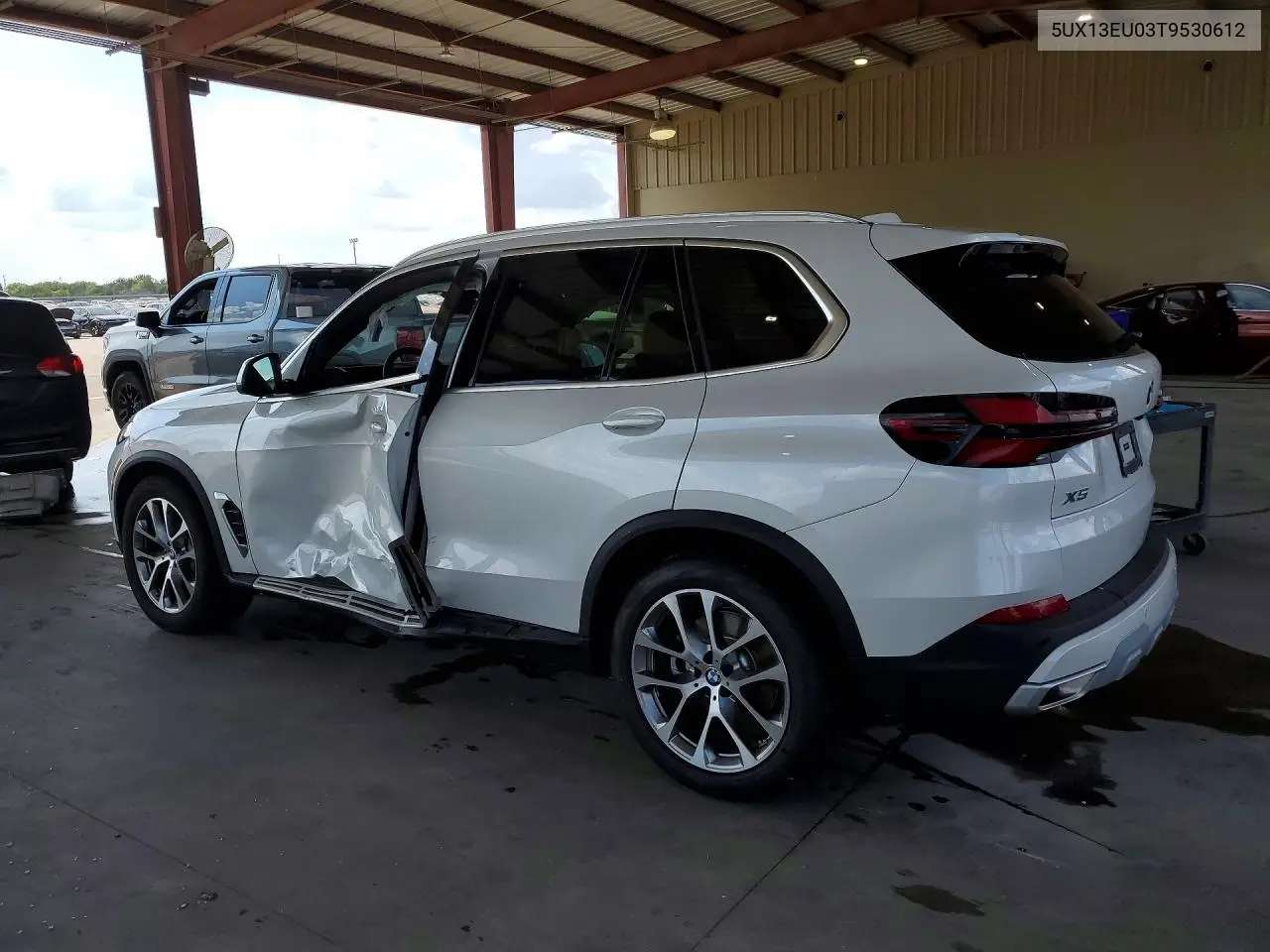 2026 BMW X5 VIN 5UX13EU03T9530612 — фото 2