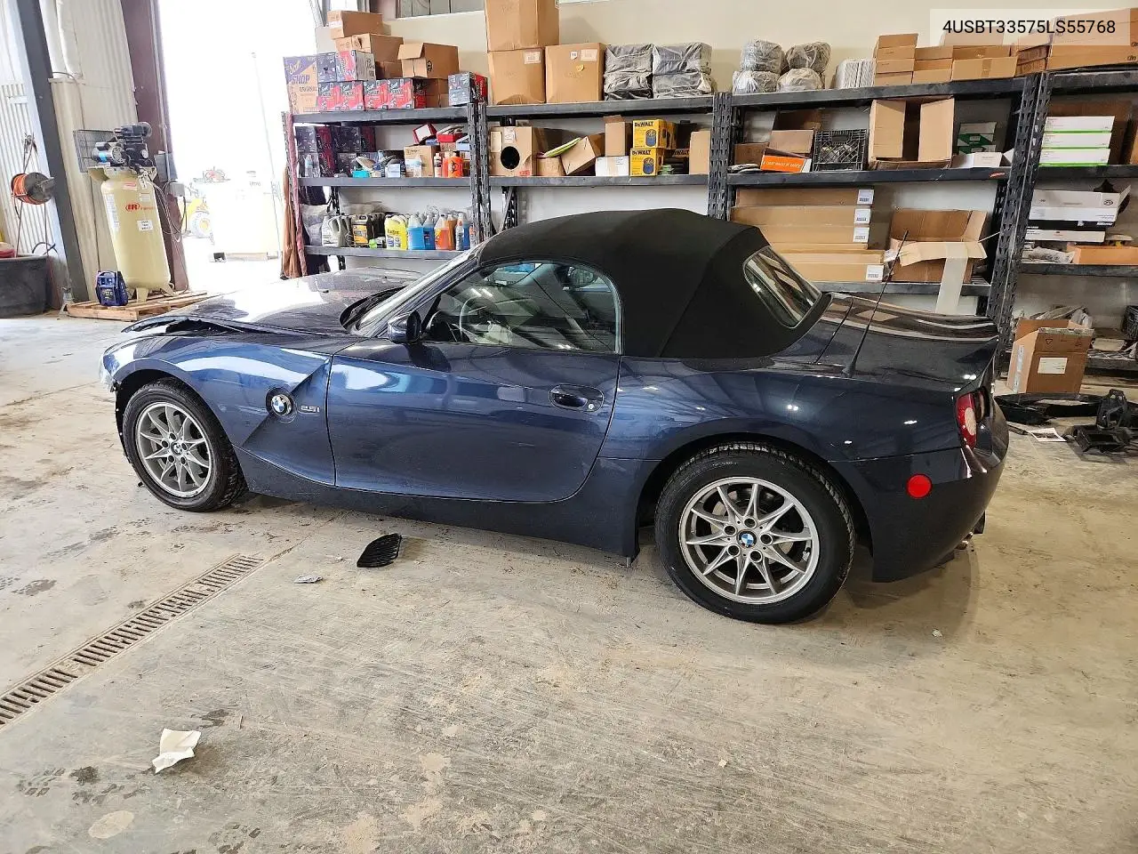 2005 BMW Z4 VIN 4USBT33575LS55768 — фото 2