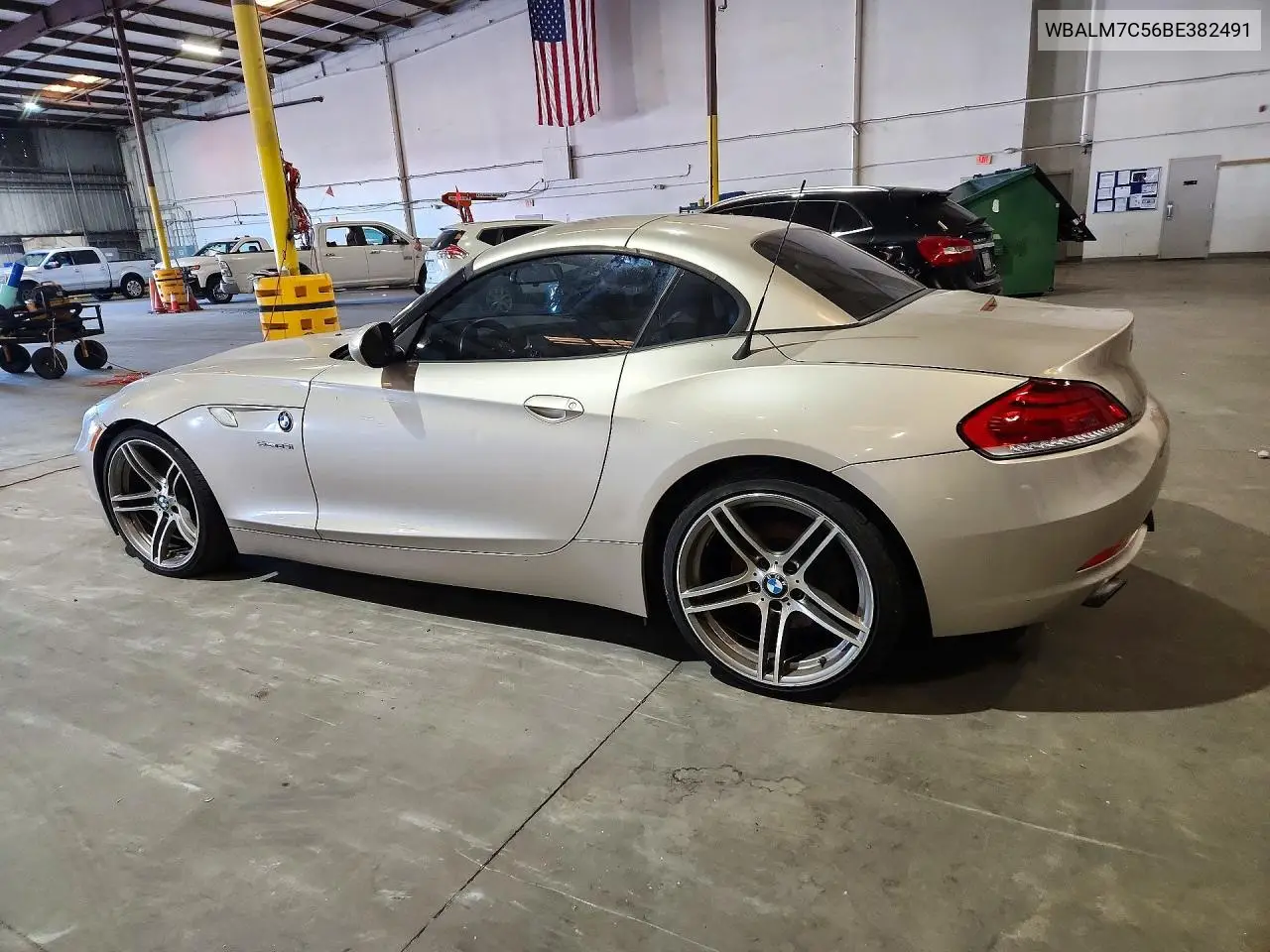2011 BMW Z4 VIN WBALM7C56BE382491 — фото 2