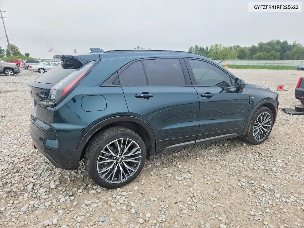 2024 CADILLAC XT4 VIN 1GYFZFR41RF225623 — фото 3