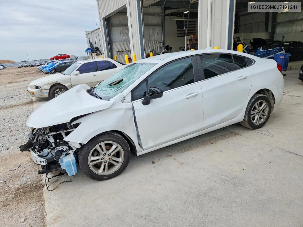 CHEVROLET CRUZE 2018, VIN 1G1BE5SM8J7191241