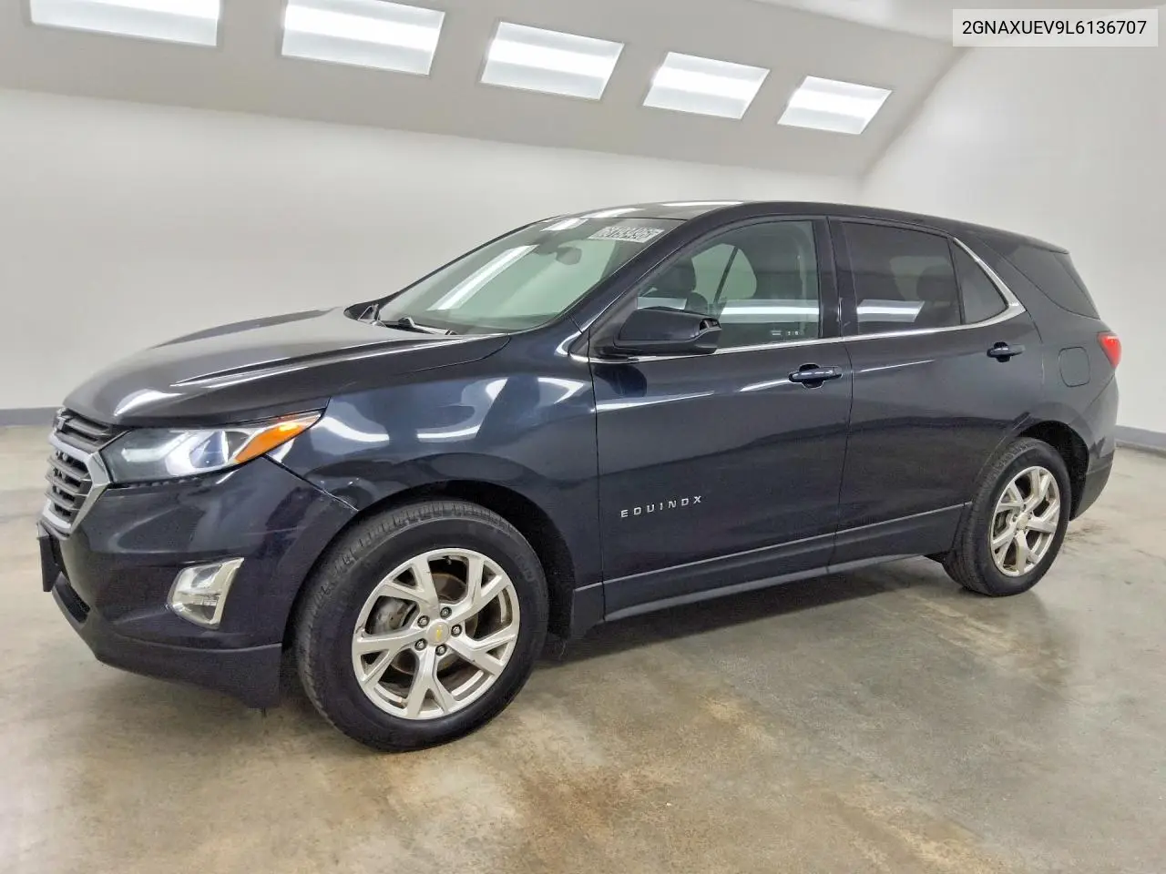 CHEVROLET EQUINOX 2020, VIN 2GNAXUEV9L6136707