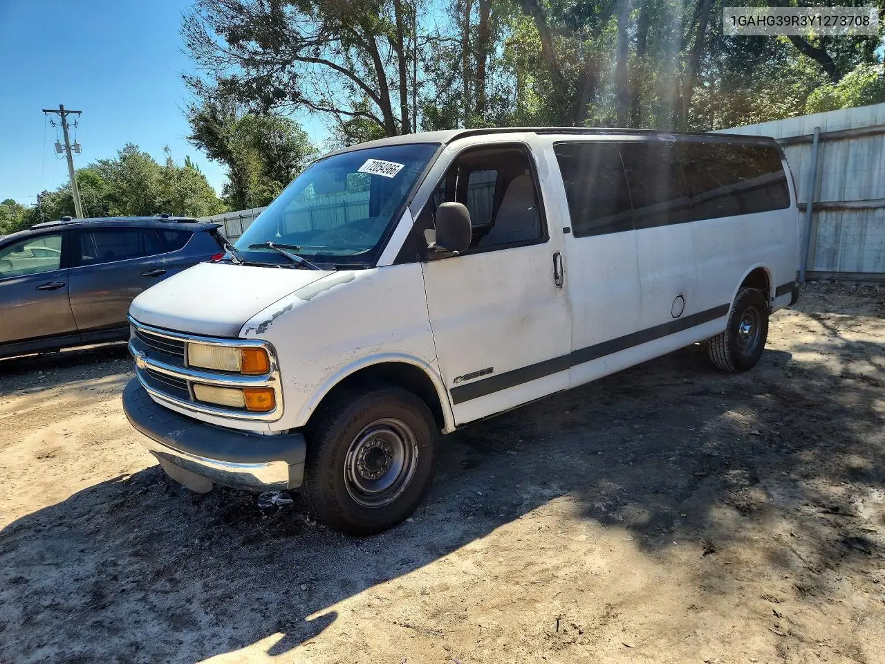 CHEVROLET EXPRESS 2000, VIN 1GAHG39R3Y1273708