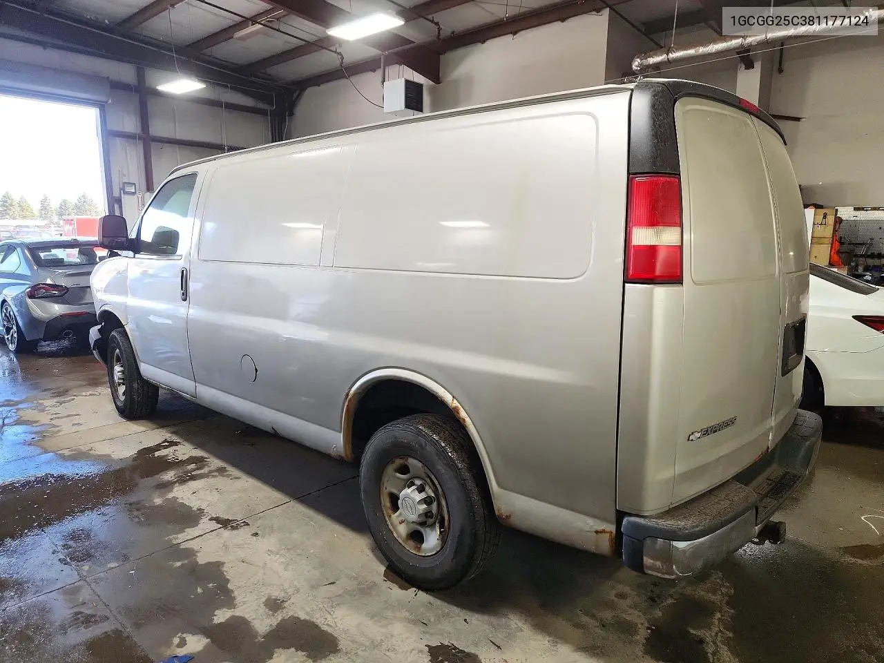 2008 CHEVROLET EXPRESS VIN 1GCGG25C381177124 — фото 2