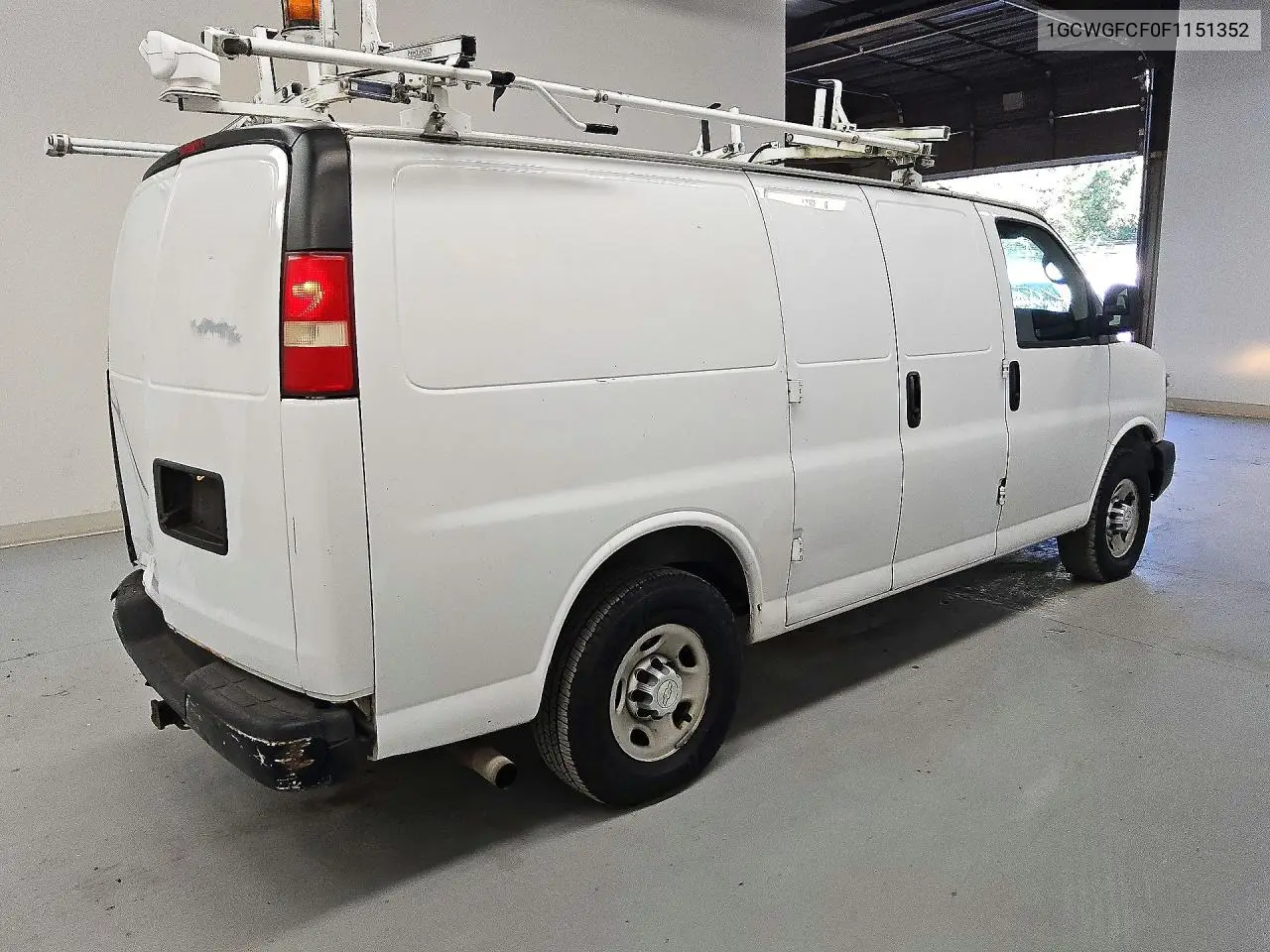 2015 CHEVROLET EXPRESS VIN 1GCWGFCF0F1151352 — фото 3