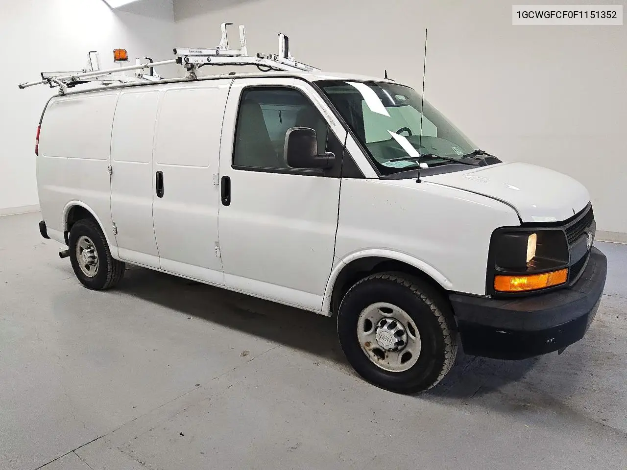 2015 CHEVROLET EXPRESS VIN 1GCWGFCF0F1151352 — фото 4