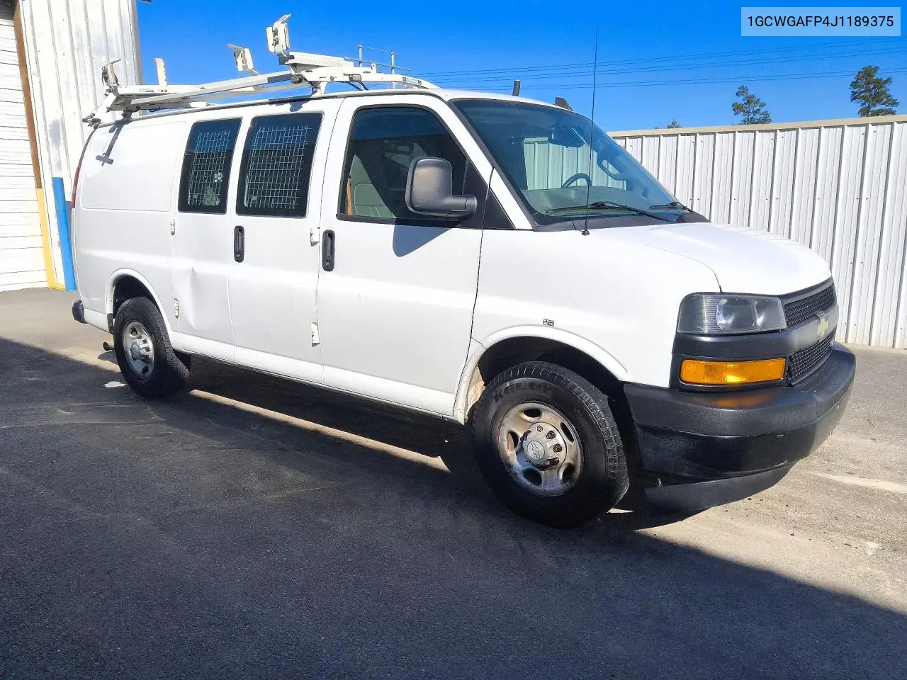 2018 CHEVROLET EXPRESS VIN 1GCWGAFP4J1189375 — фото 4