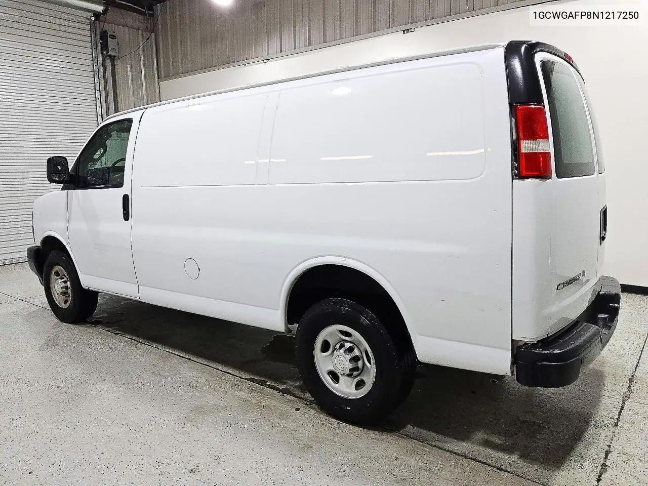 2022 CHEVROLET EXPRESS VIN 1GCWGAFP8N1217250 — фото 2