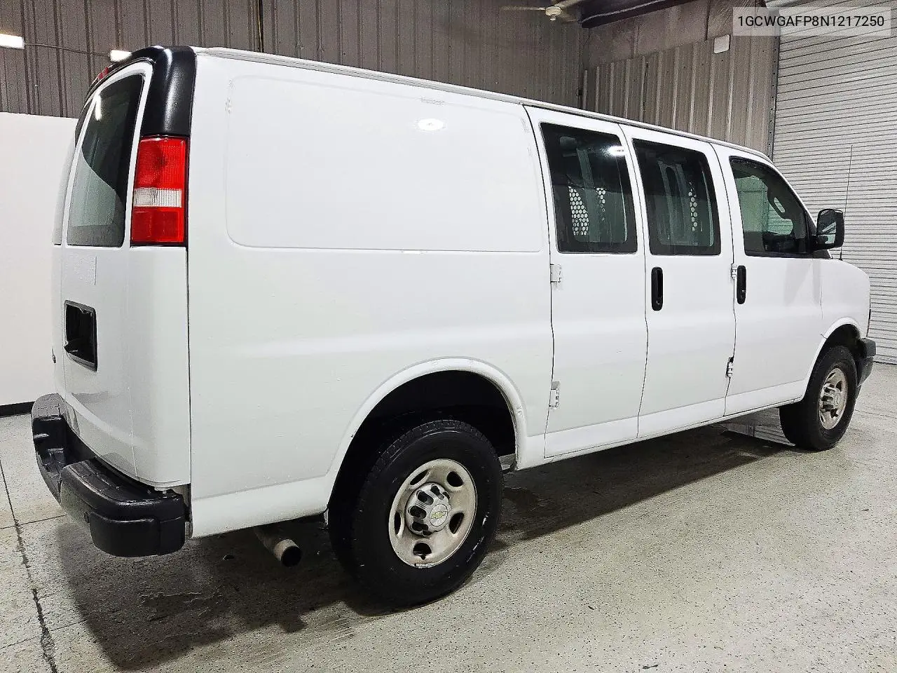 2022 CHEVROLET EXPRESS VIN 1GCWGAFP8N1217250 — фото 3