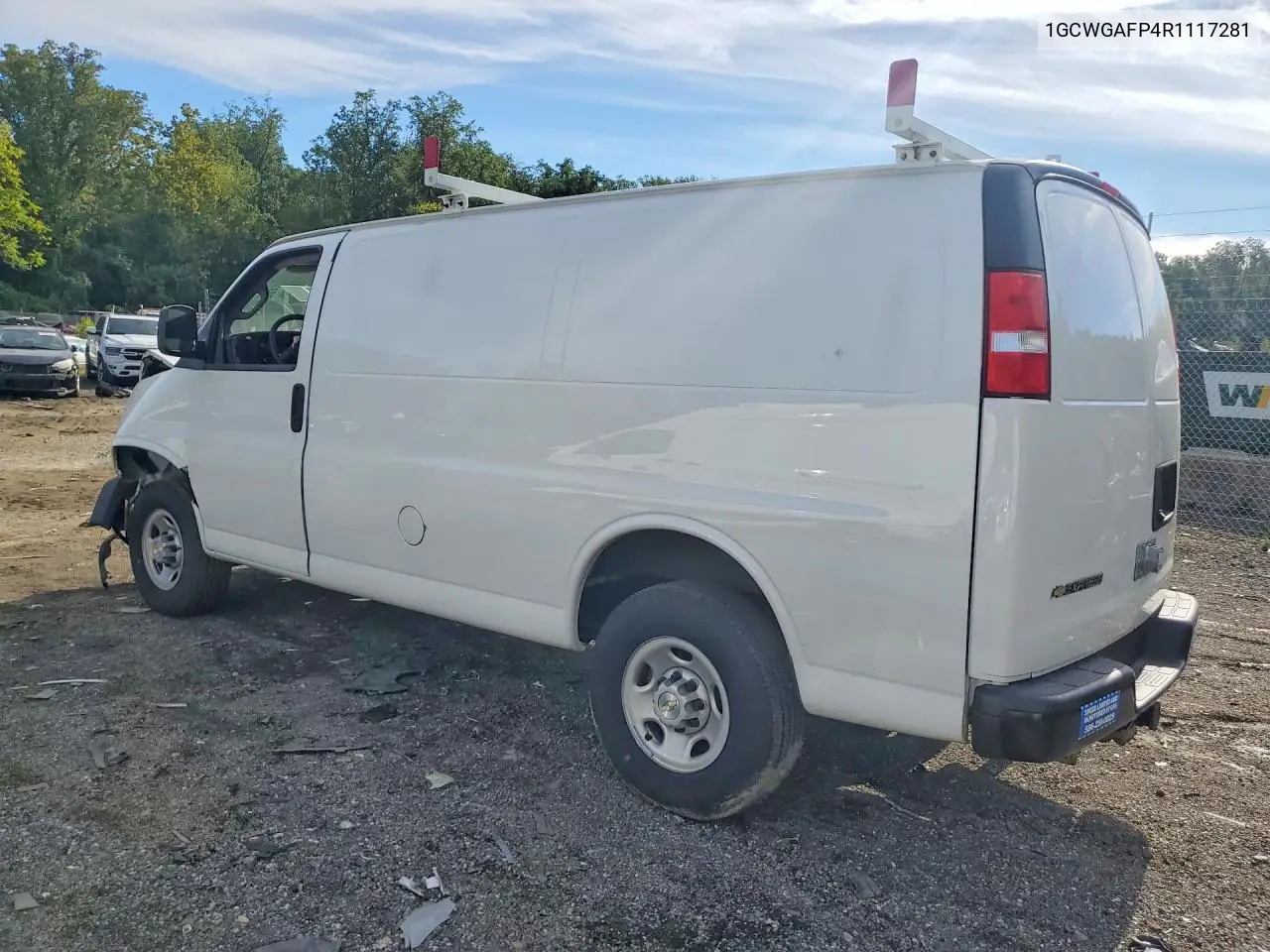 2024 CHEVROLET EXPRESS VIN 1GCWGAFP4R1117281 — фото 2