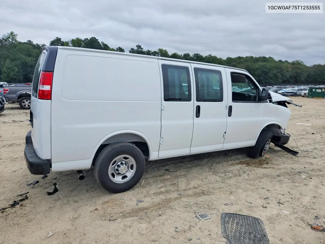 2026 CHEVROLET EXPRESS VIN 1GCWGAF75T1253555 — фото 3