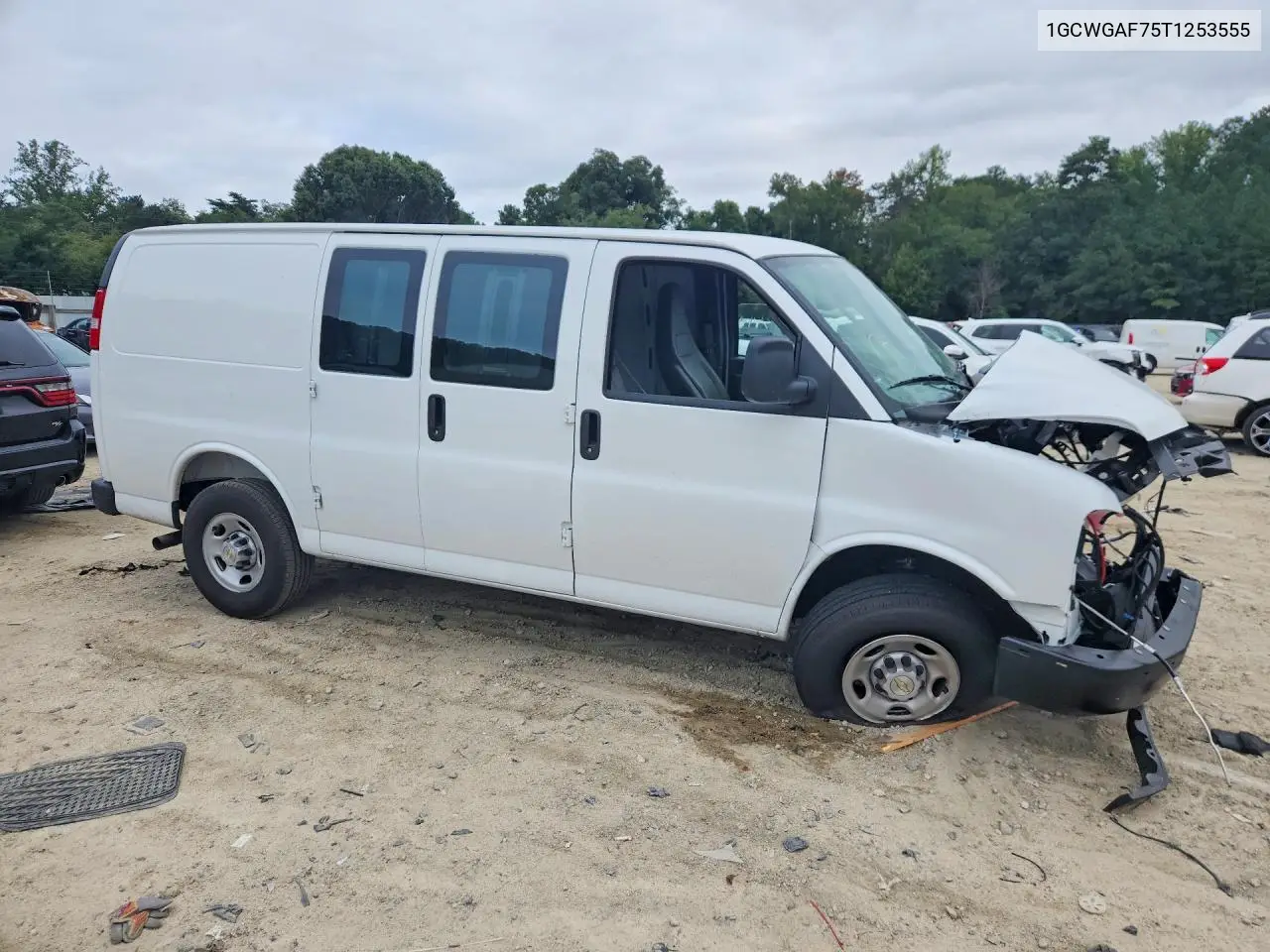 2026 CHEVROLET EXPRESS VIN 1GCWGAF75T1253555 — фото 4