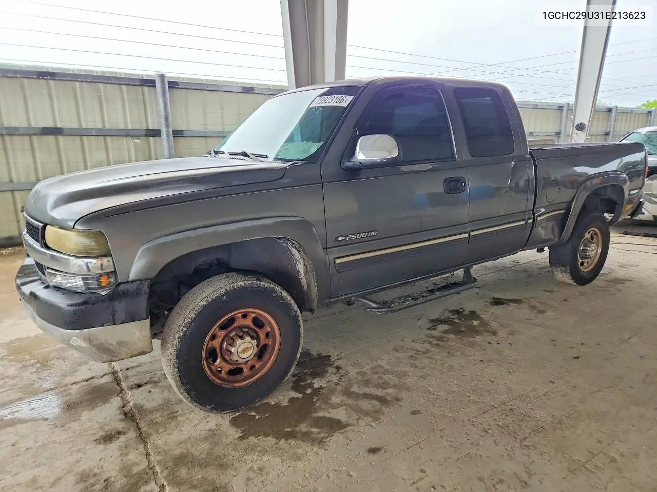 CHEVROLET SILVERADO 2001, VIN 1GCHC29U31E213623