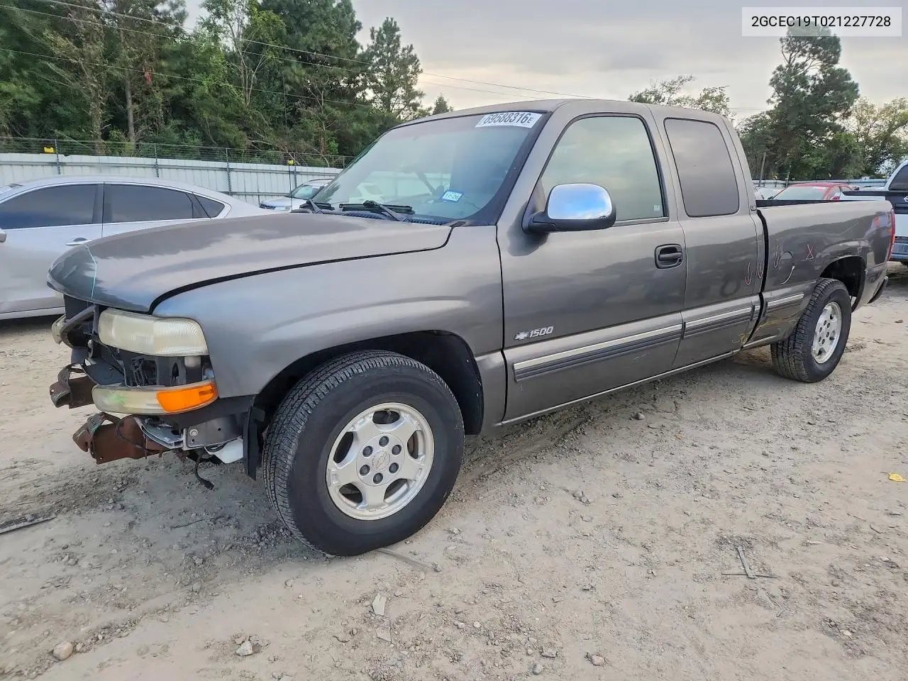CHEVROLET SILVERADO 2002, VIN 2GCEC19T021227728
