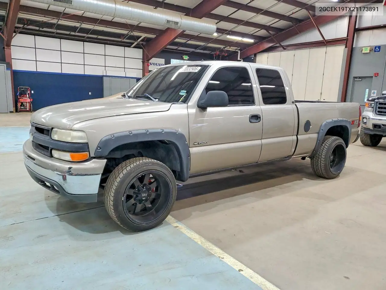 CHEVROLET SILVERADO 2002, VIN 2GCEK19TX21173891