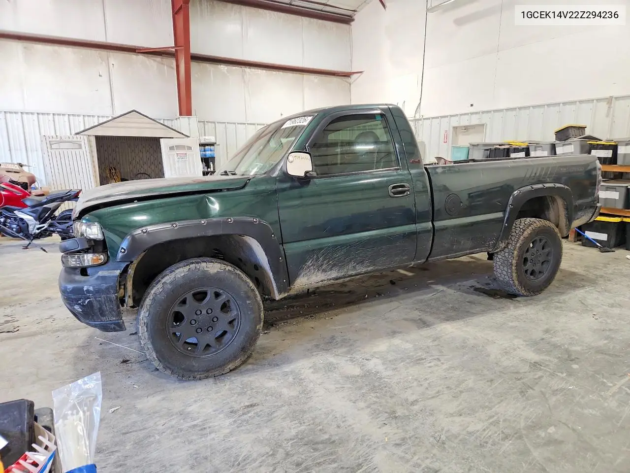 CHEVROLET SILVERADO 2002, VIN 1GCEK14V22Z294236