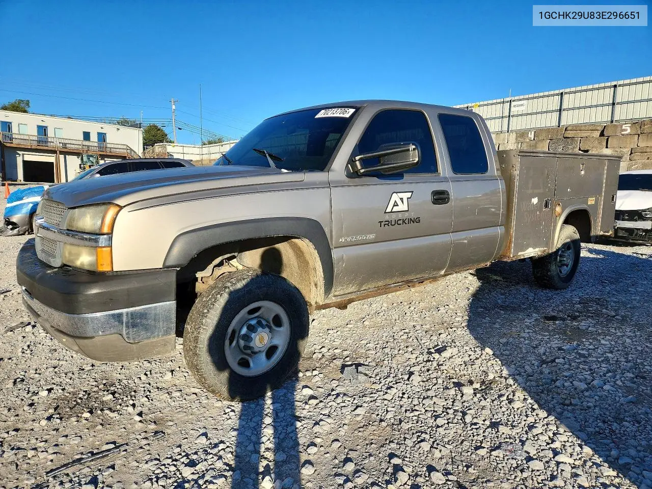 CHEVROLET SILVERADO 2003, VIN 1GCHK29U83E296651