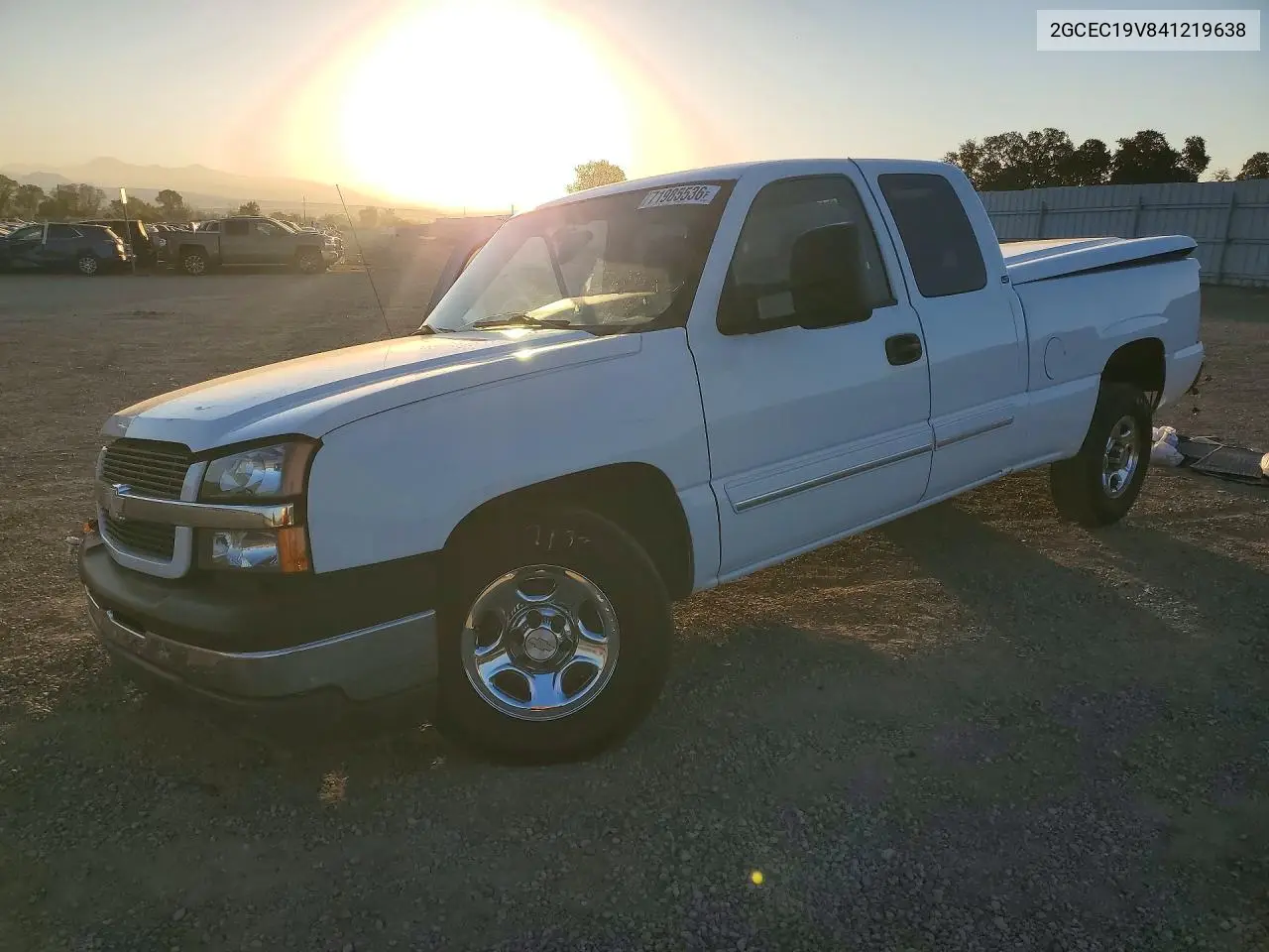 CHEVROLET SILVERADO 2004, VIN 2GCEC19V841219638