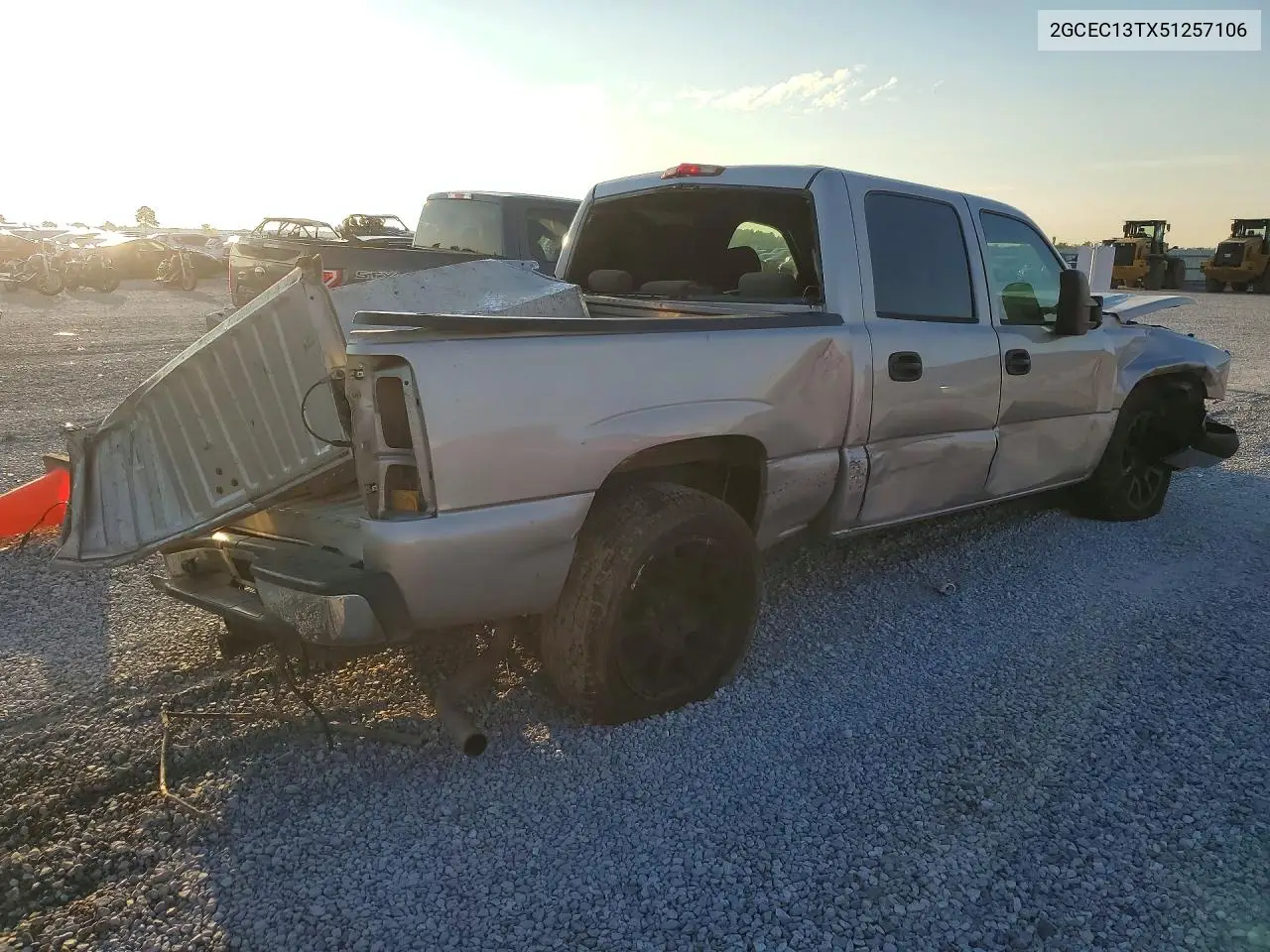 2005 CHEVROLET SILVERADO VIN 2GCEC13TX51257106 — фото 3