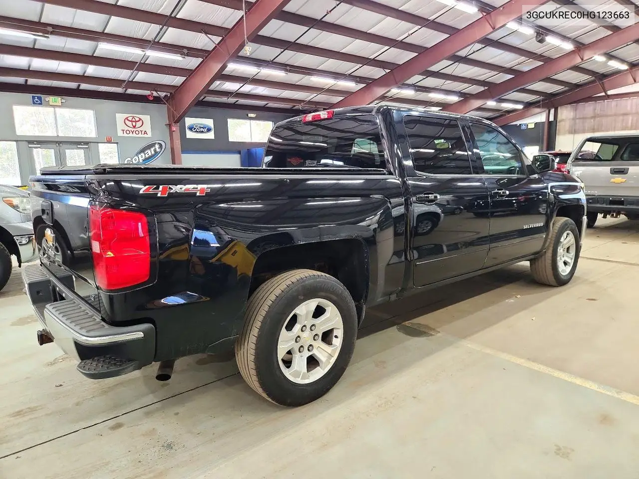 2017 CHEVROLET SILVERADO VIN 3GCUKREC0HG123663 — фото 3