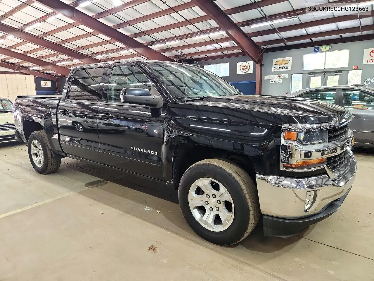 2017 CHEVROLET SILVERADO VIN 3GCUKREC0HG123663 — фото 4
